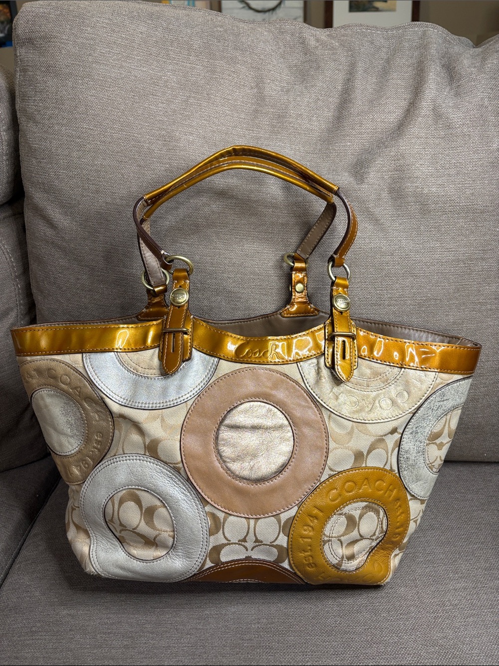 Coach Circle Applique Tote F16180- COA included
